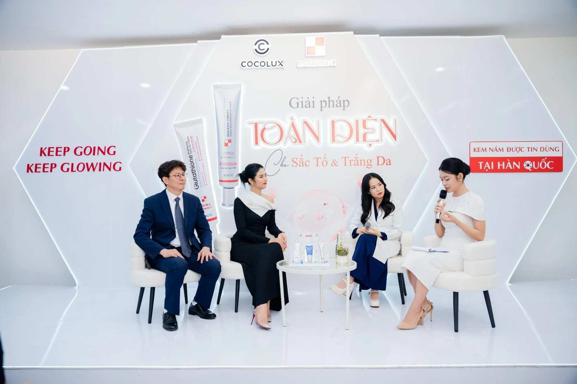 Sự kiện Da liễu gây sốt với sự tham gia của Hoa hậu Ngọc Hân