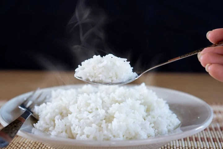 Is It Better to Eat Hot Rice or Cool Rice?