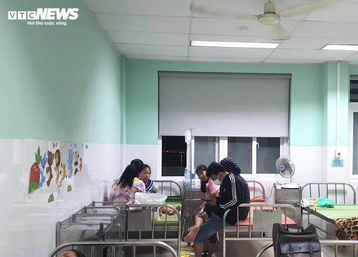 15 students were hospitalized after meals