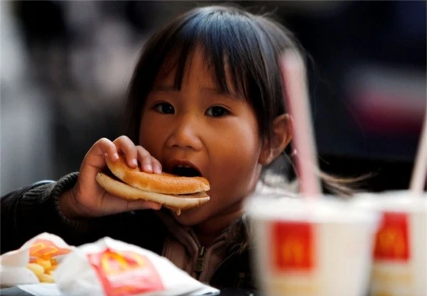 The 6 -year -old girl floats like a young girl, the doctor tells her this type of snack is very wrong!