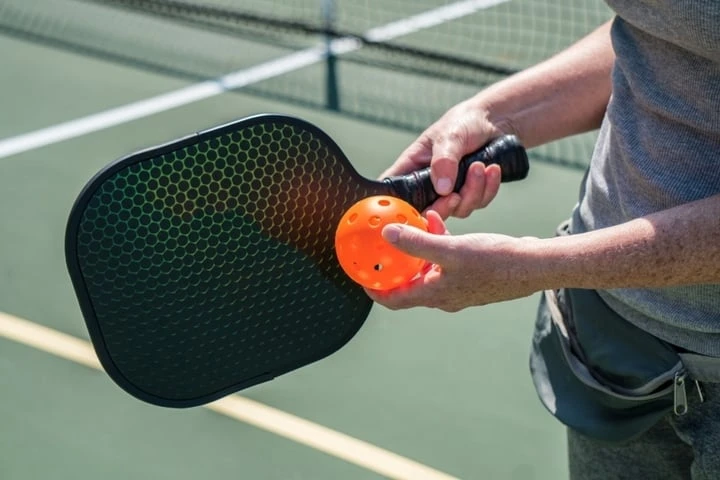 Playing pickleball, the man suddenly collapsed, suspected of a stroke