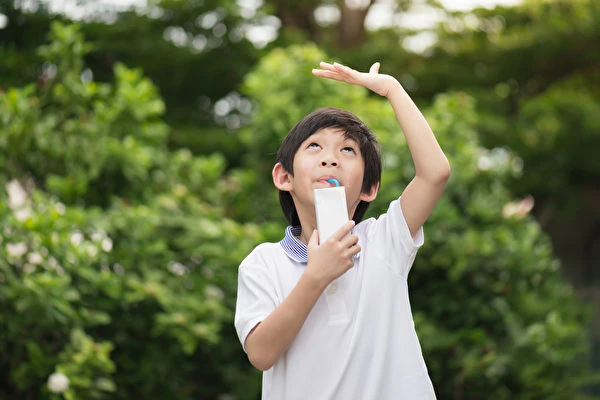 What to eat causing puberty early?The doctor said to avoid feeding the following 2 foods!