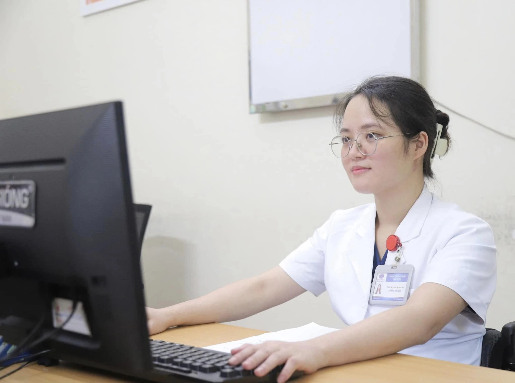The female doctor was fell into an official person to work again