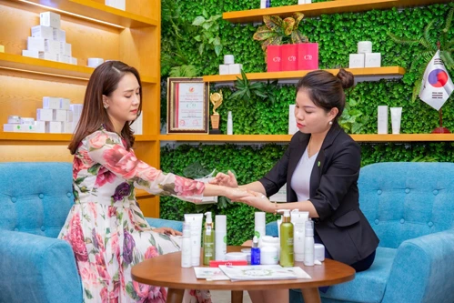 Hong Diem is the Cosmetic Brand Ambassador C'N
