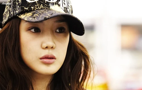 Park Bom's time deformed face
