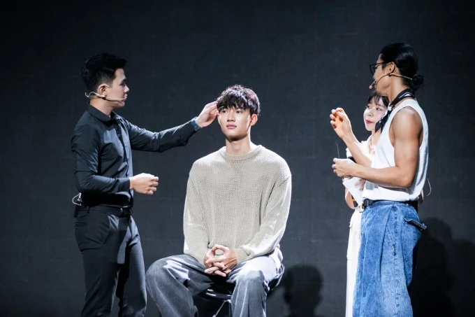 Vietnamese - Korean hair stylist combined with 'Ready for New Game'