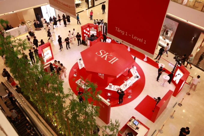 The Vietnamese stars launched the genuine SK-II store