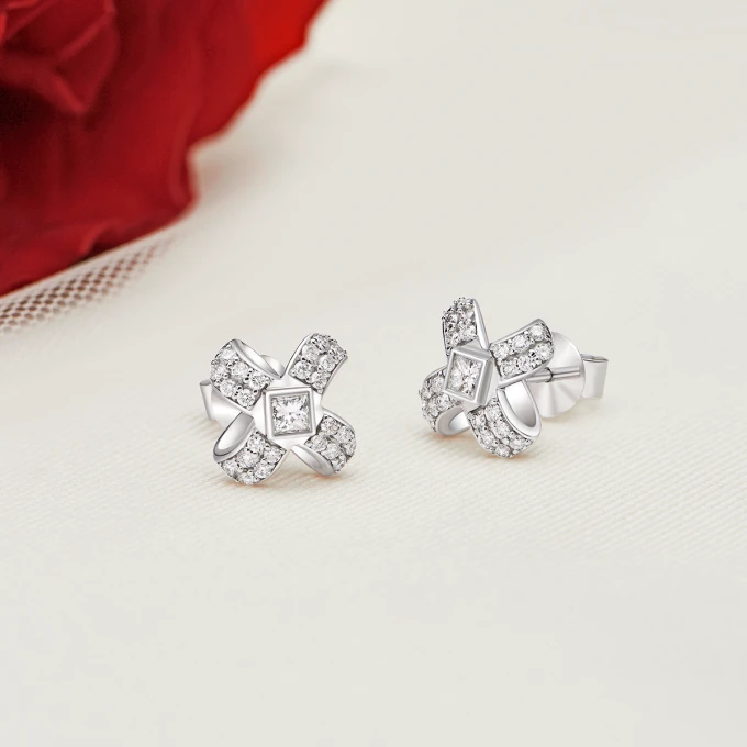 Suggestions for diamond earrings with winter costumes
