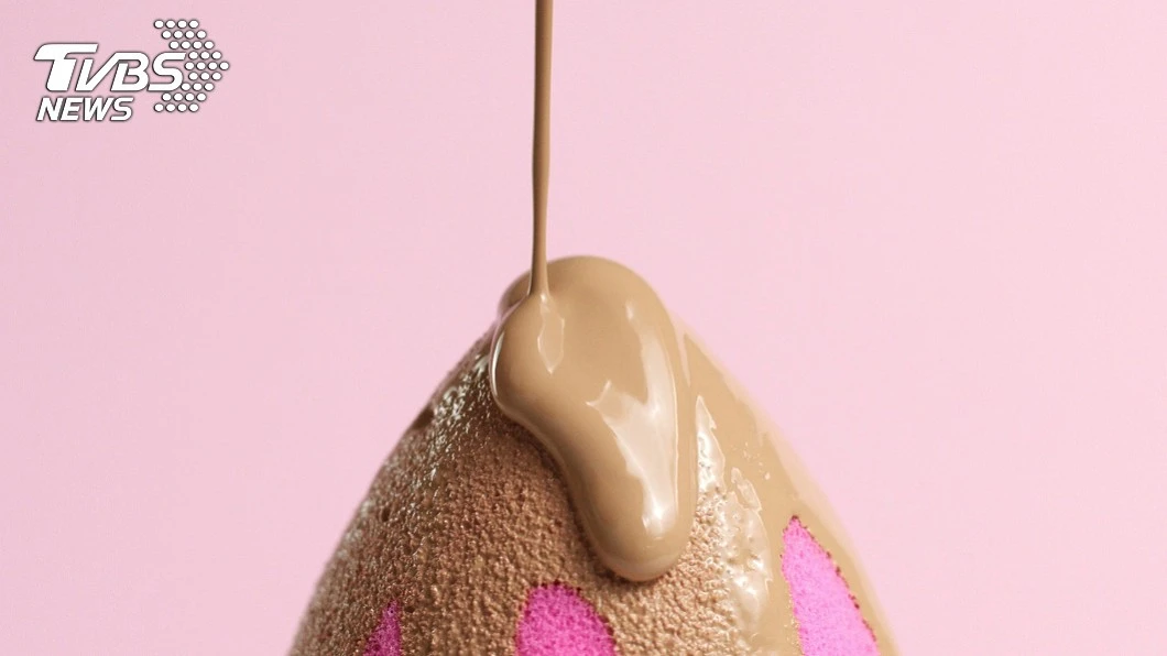 The girl with warts filled her forehead just shared a few items with her sister: recommend that you should never follow