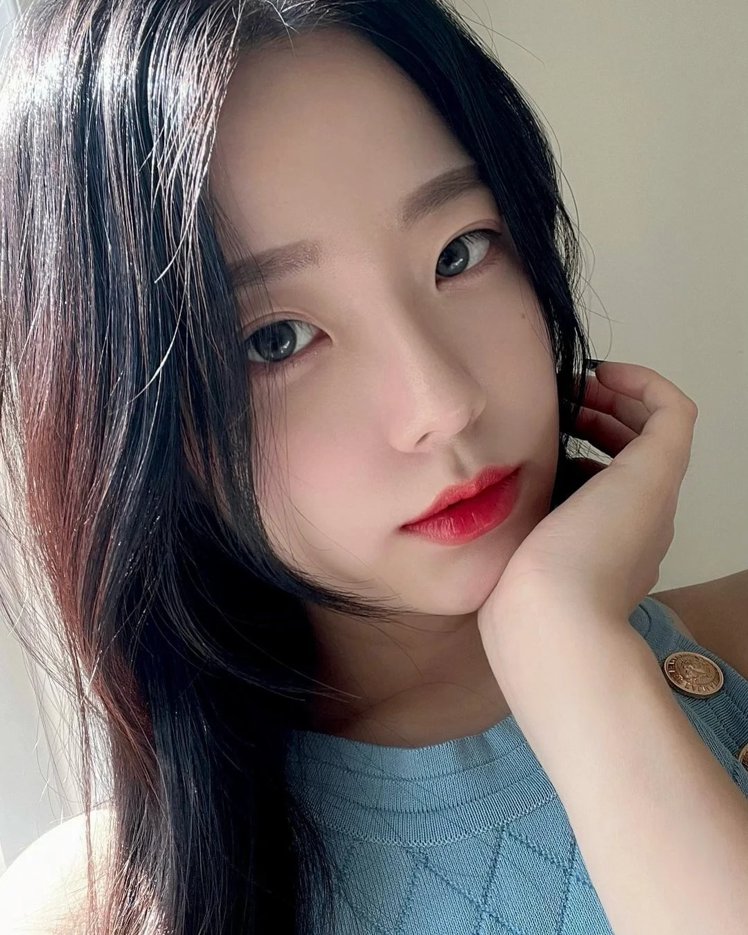 The effect is equal to Retinol but limited irritation, this is the skin care ingredient currently being hunted by beauty world.