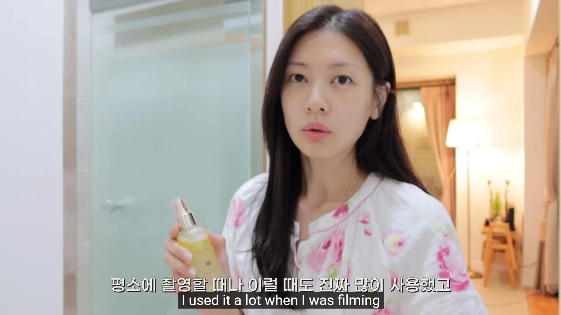 The U40 beauty plays a delicious student thanks to her age: the secret in the bottle of serum is popular with many Vietnamese stars