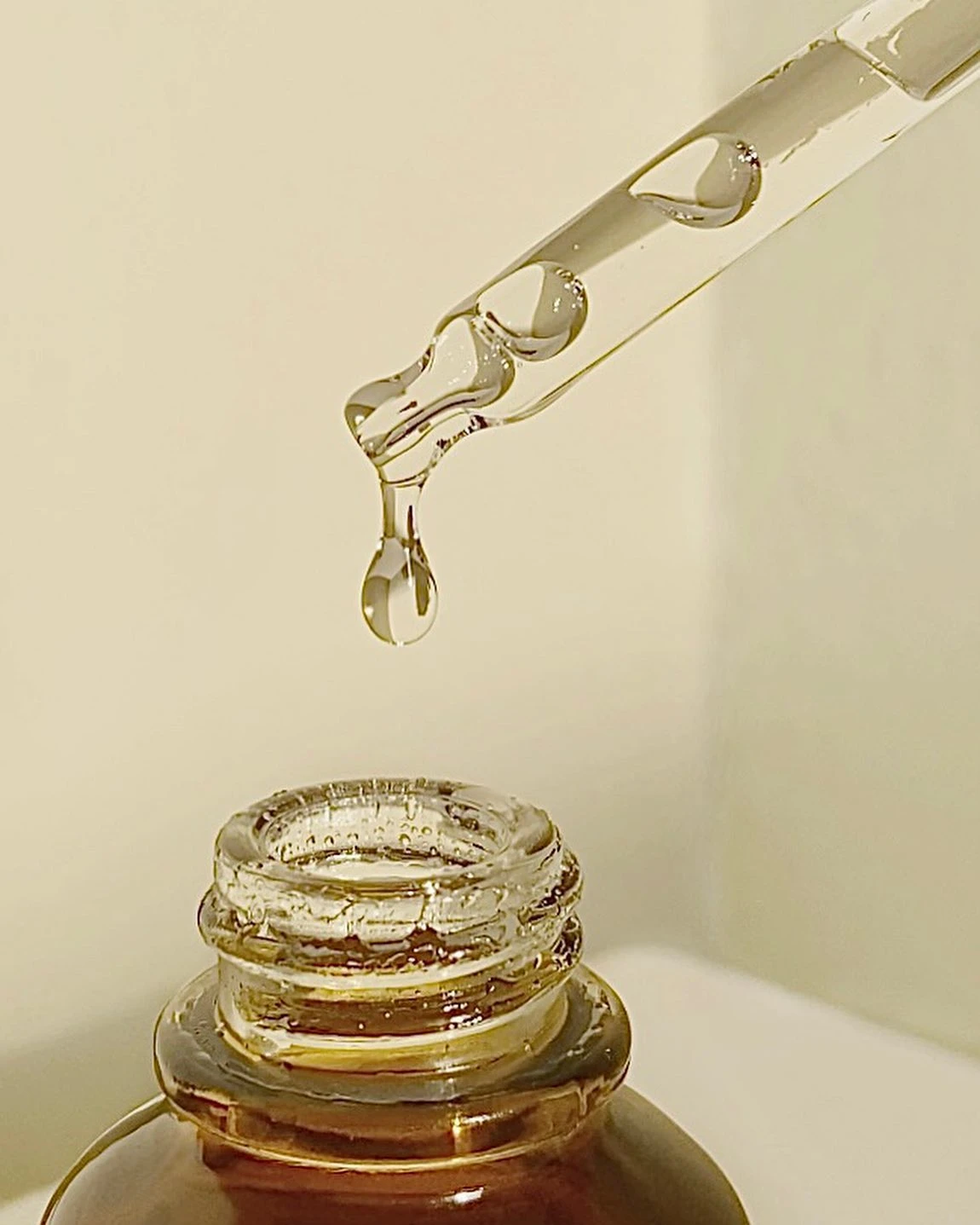 How to choose and use skin care serum effectively