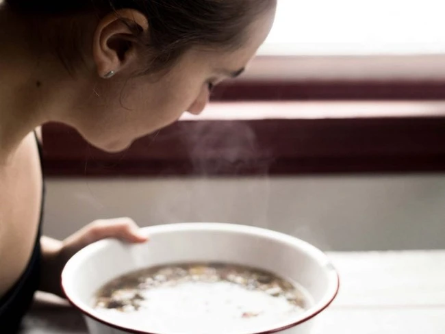 The way to steam your face at home helps the skin to remove acne, even the melasma is no longer