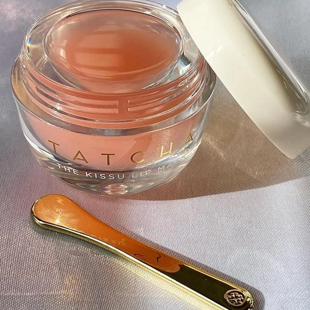 An accidental action when washing your face can make your lips deteriorate without braking