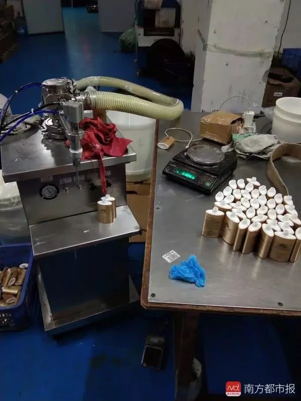 China discovered the facility for counterfeiting more than 7,000 bottles of Anessa sunscreen, many Vietnamese shops sold only 1/10 of the original price