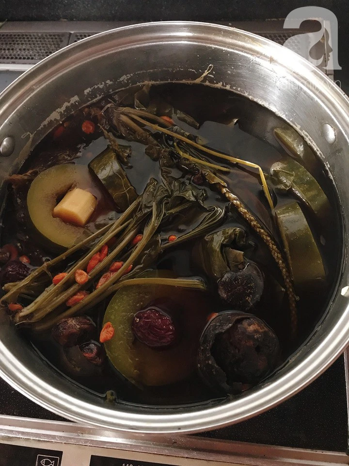 Eat plenty of plums of plums, moms remember to drink this water to not grow acne because it is hot!