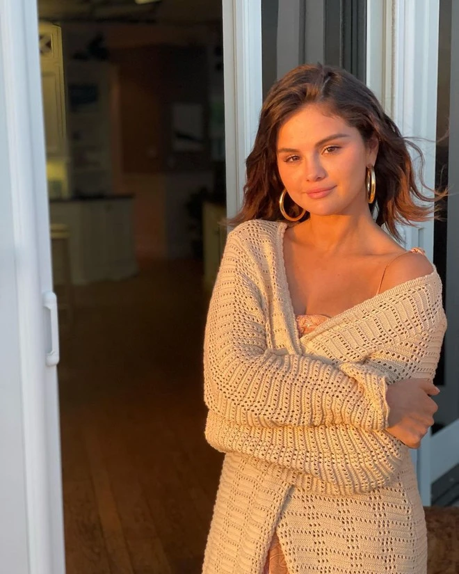 Selena Gomez has a "paradoxical" skin care way, focusing only on two main things
