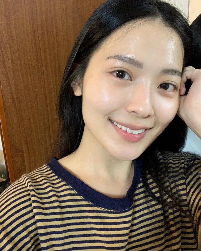 Fast absorbing without causing acne, this is 5 vials of moisturizing gel "Chan Ai" for this summer