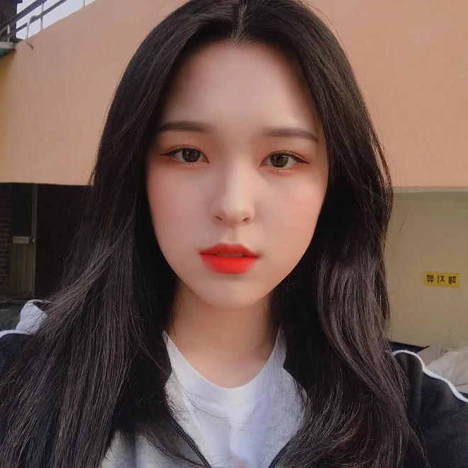 According to the dermatologist, using oil or makeup remover to clean the skin twice as well as you think