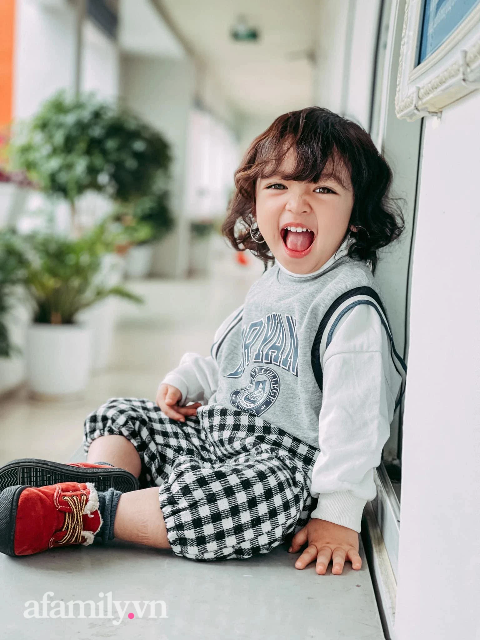 Born 2 lovely daughters like angels, thinking through the beauty of "hacking age" of the new mother, the viewpoint of teaching children is more respectful