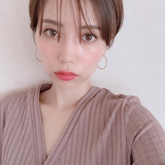 If you are concerned about the right time to use anti -aging products, this will be a detailed answer for you