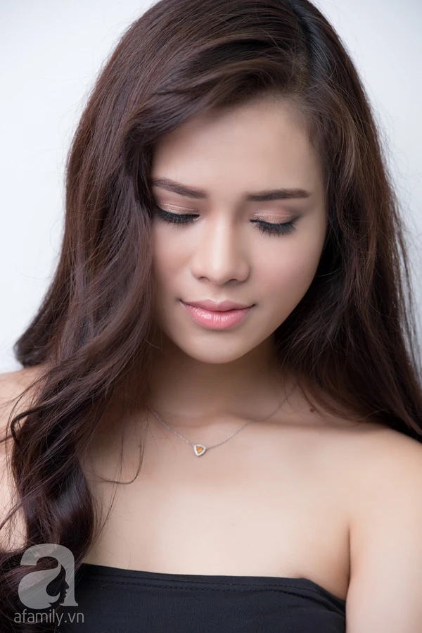 How to make up the face light but not deviate from the neck for her skin