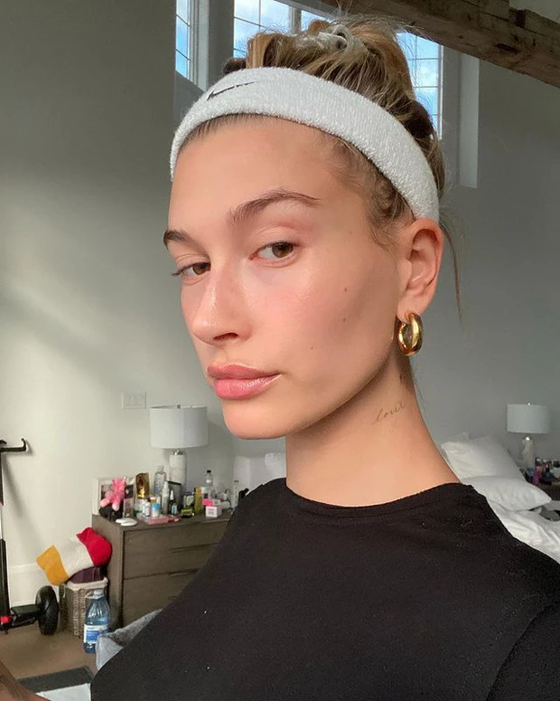 Sao Au My when not makeup: Hailey Bieber is beautiful and beautiful, turning to Cardi B but howling