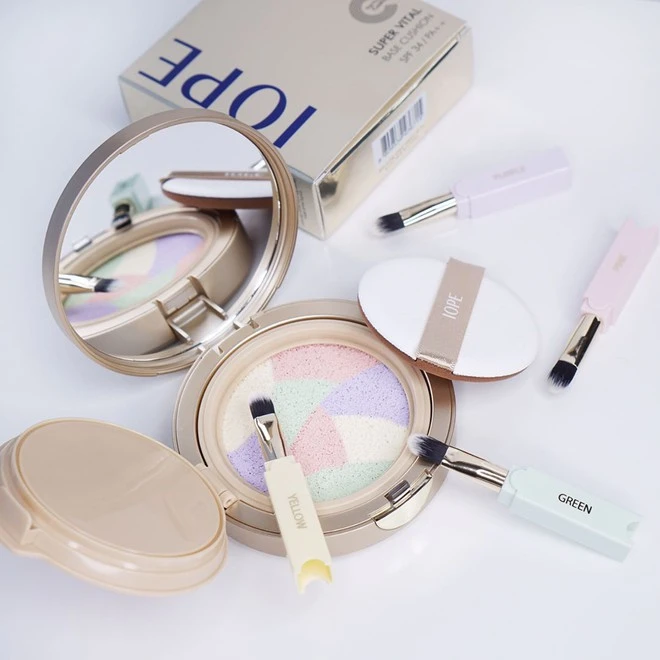 Now Cushion chalk has integrated concealer, helping her save time