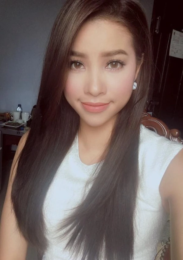 Vietnamese beauties will look like if they remove contact lenses and makeup