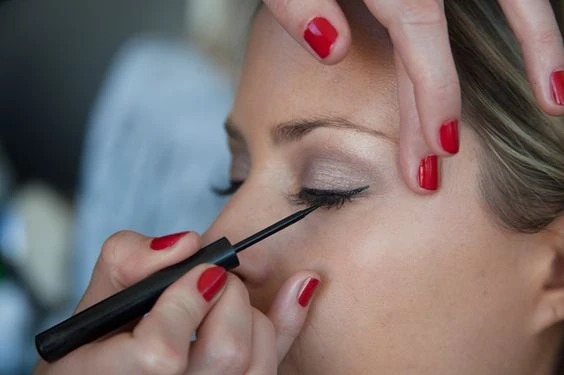 15 cosmetic dishes must be available on each lady's dressing table