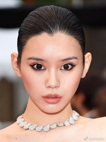 Weibo's most obsessed: The round, emotionless eyes of Ming Xi in Cannes were suddenly compared to ... Angela Baby