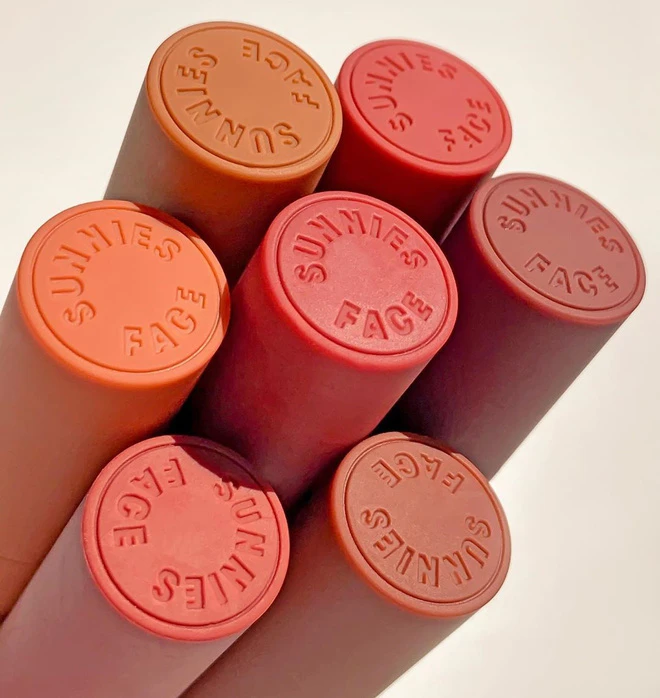 Order 5 hot earth lipsticks this time: She is happy because of 4 "beautiful balls", only 1 tree causes light disappointment