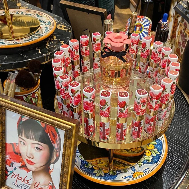 Now I know that Dolce &amp; Gabbana cosmetics are surprisingly beautiful, the team loves "lemon lemon" will definitely fall in love with