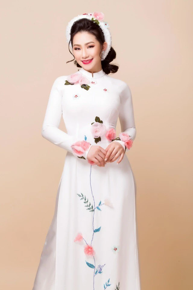 After the "hidden" time, Luong Bich Huu suddenly re -appeared but the beauty caused confusion