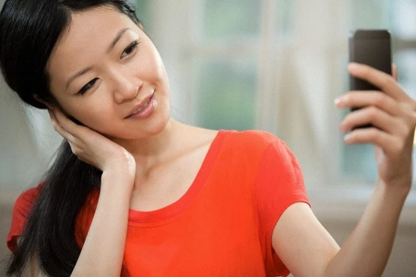 Just because the picture wearing a skirt posted on Facebook, I was tormented by my husband "living not as dead"