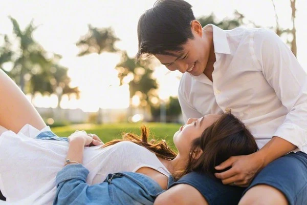 Every time I took my wife to the party, I kept slender because I thought I was sitting next to the wrong person