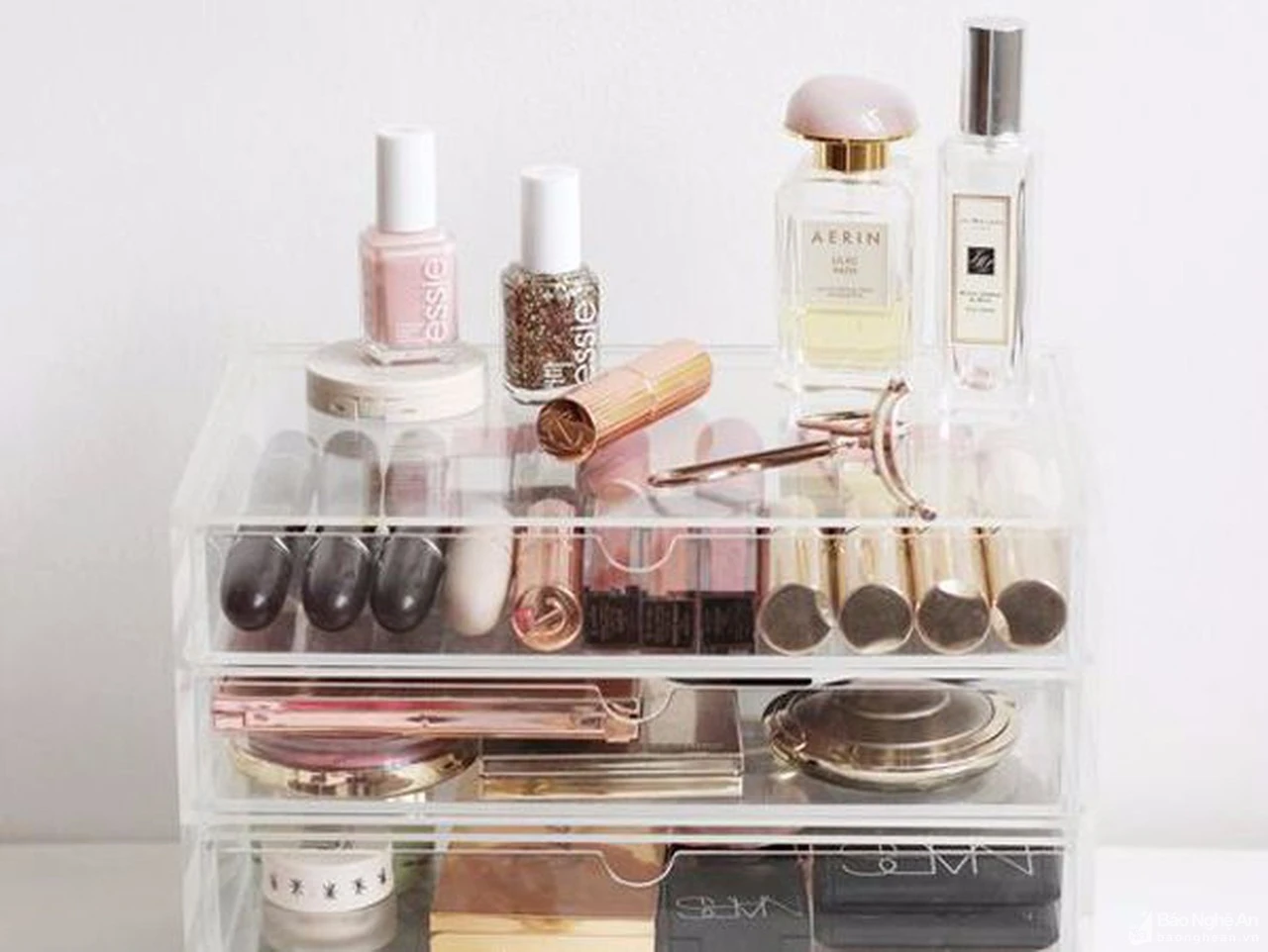 6 tips for arranging neat, tidy dressing table, helping women not wasting time to find things every morning