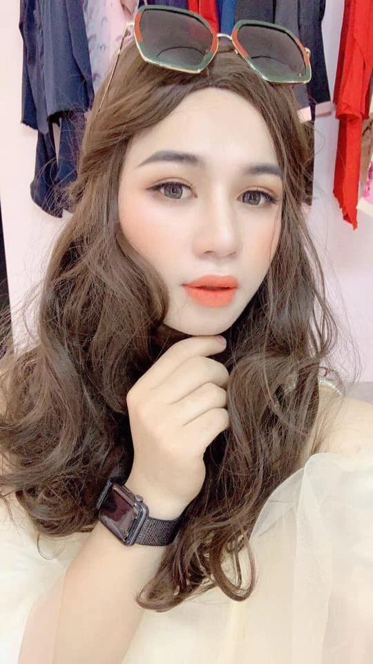 Lack of make-ups, she pulled her younger brother to makeup and the ending made the people extremely surprised