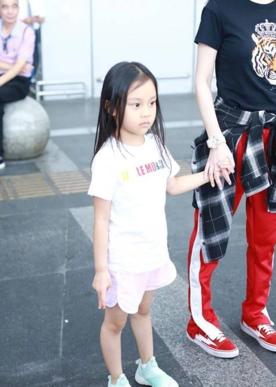 Ly Tieu Lo "completely transformed" after the scandal of adultery shocked Cbiz