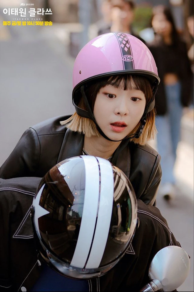 Thanks to the "crazy woman" Kim Da Mi, the familiar lipstick tint has long been loved by people