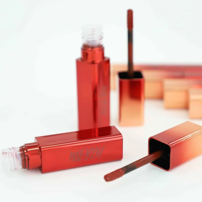 5 new lipstick tint extremely "iu" but the color is surprised, worthy for the girls to buy this revenue