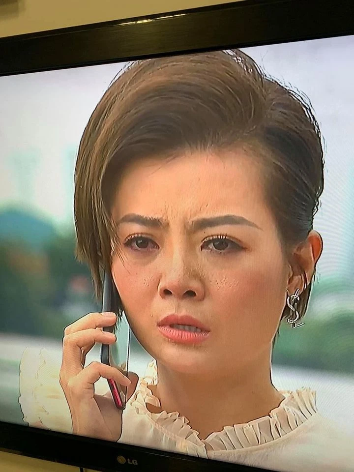 Actor Thanh Huong has "reminded them" after a series of accusations of pitting facial skin