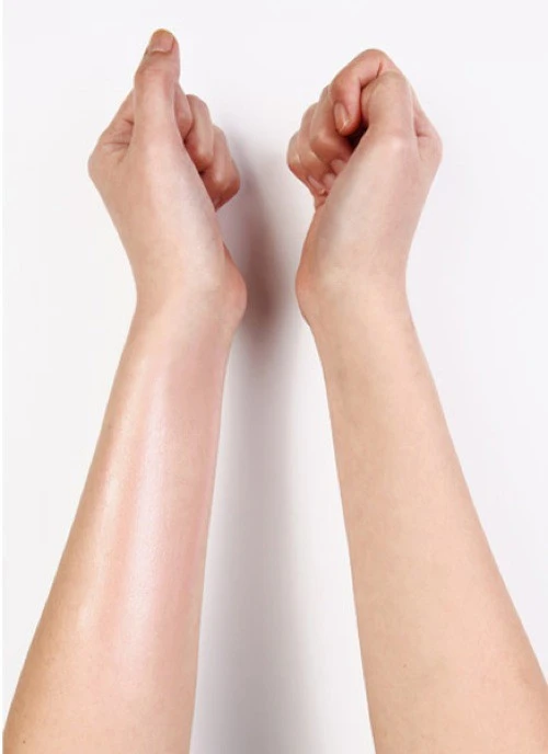 Mix these two ingredients together and apply on people, they are spoiled for a shiny skin all over the summer