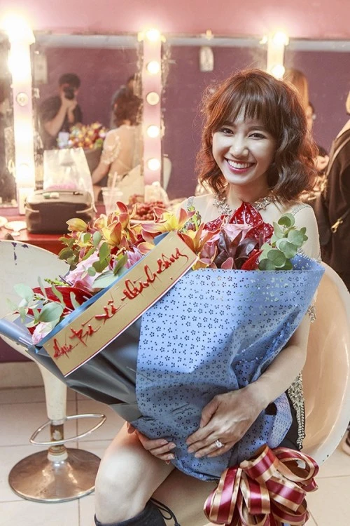 The secret of makeup 'no -age' of Tran Thanh's wife in real life and on the red carpet