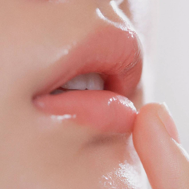 Revealing a series of beautiful lipstick tips such as advertising, matte lipstick or lip gloss "weigh" all socks!