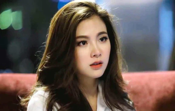 Picked up the button of a shirt in my best friend's room, I was shocked to discover the truth behind her goodness