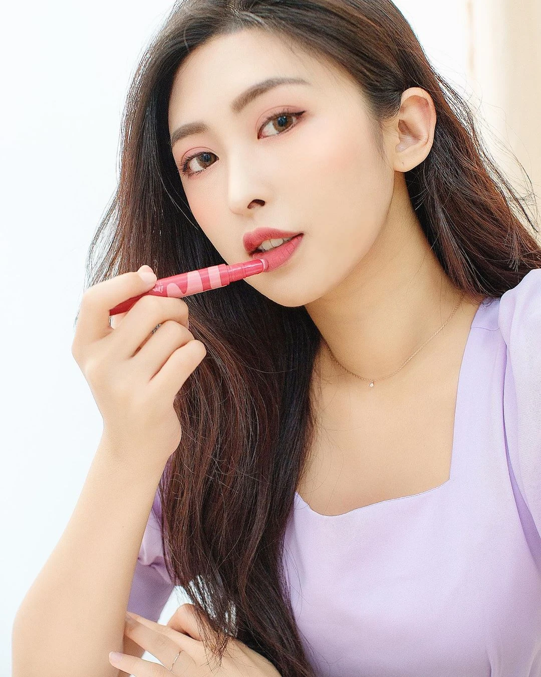 The office lady should not be wrong like Hari Won: Just because of choosing the wrong lipstick color, the beauty is both cheesy