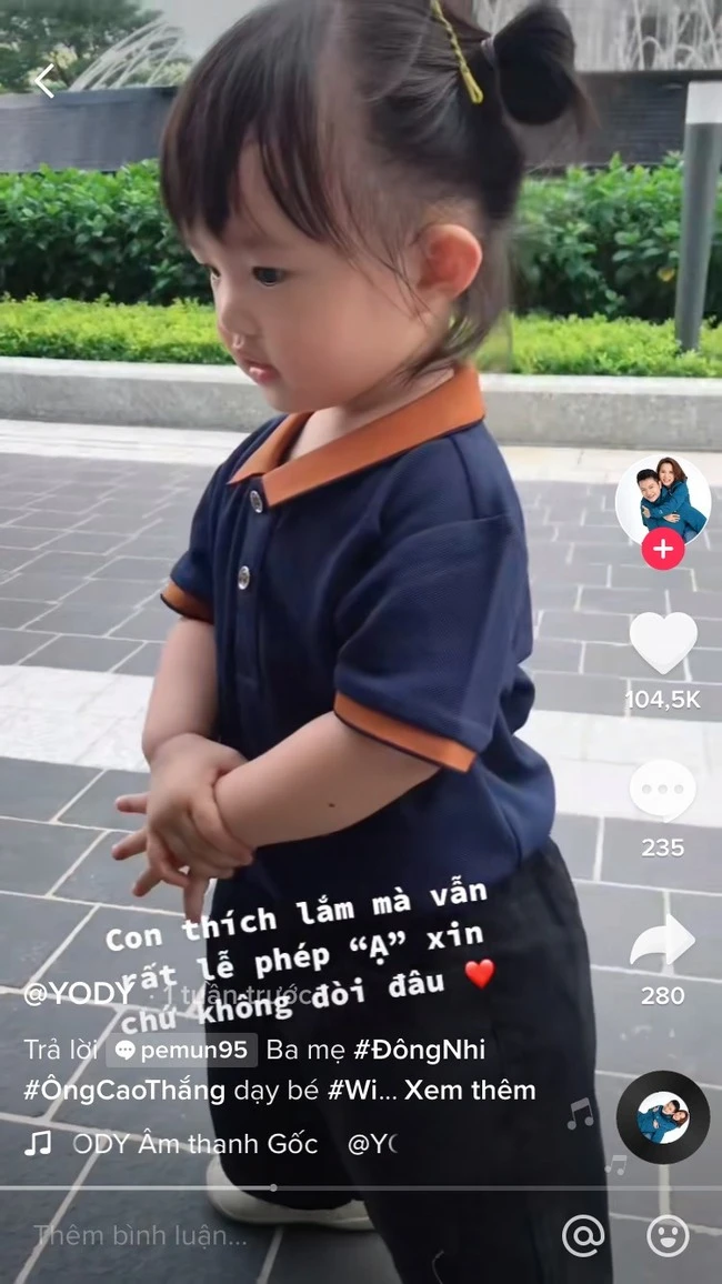 Dong Nhi was praised for good children through a Winnie action