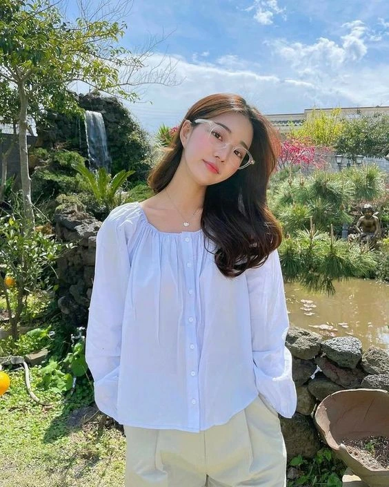 A series of handy makeup accessories helps her to have a natural makeup look to go out or work every day, buy together only from 69,000 VND/ application