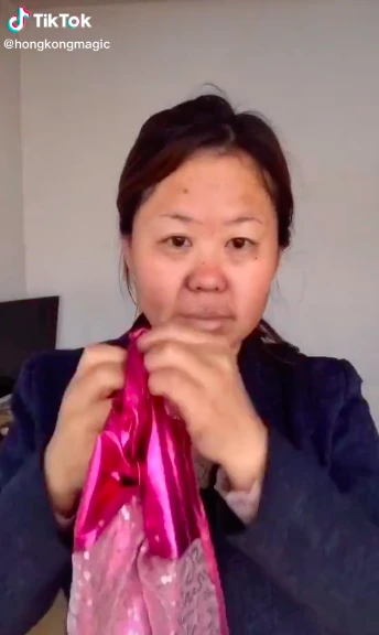 The video of her grandmother has a "swan duck" thanks to the top-up make-up that makes viewers shocked the whole episode